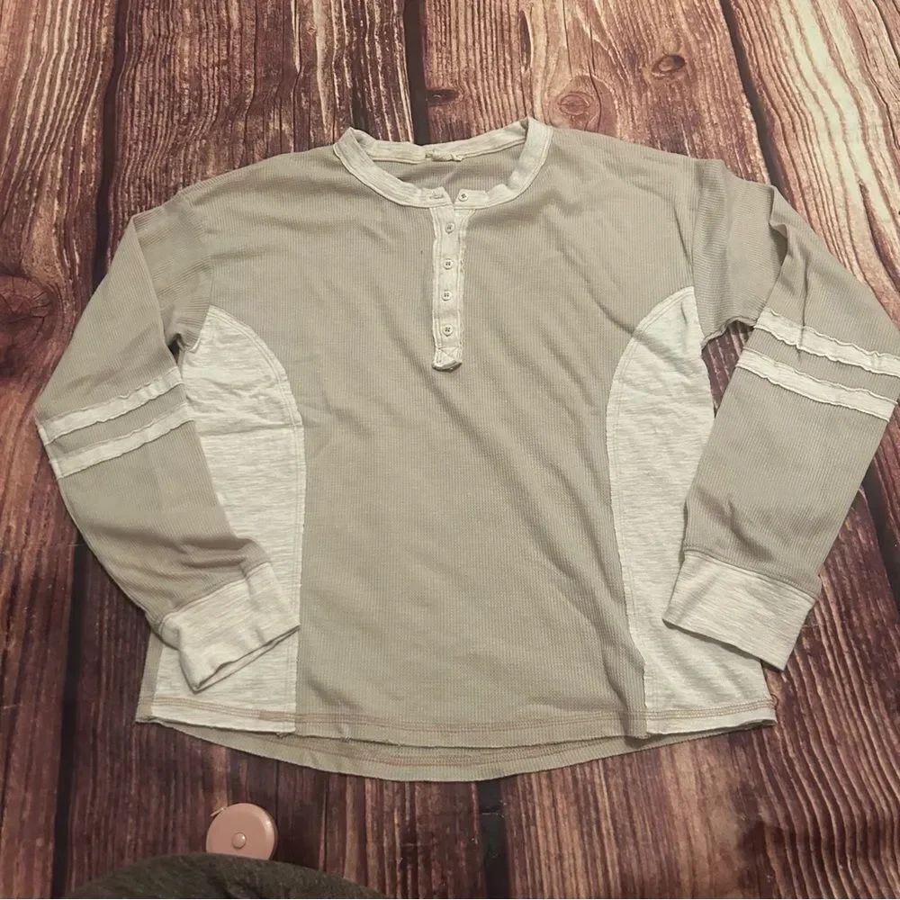 Women’s Hem & Thread Henley Tan Cream Size Medium